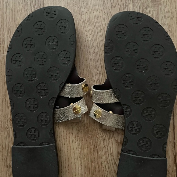 Barely Worn Tory Burch Gold Sandals Size 9 - Picture 2 of 3